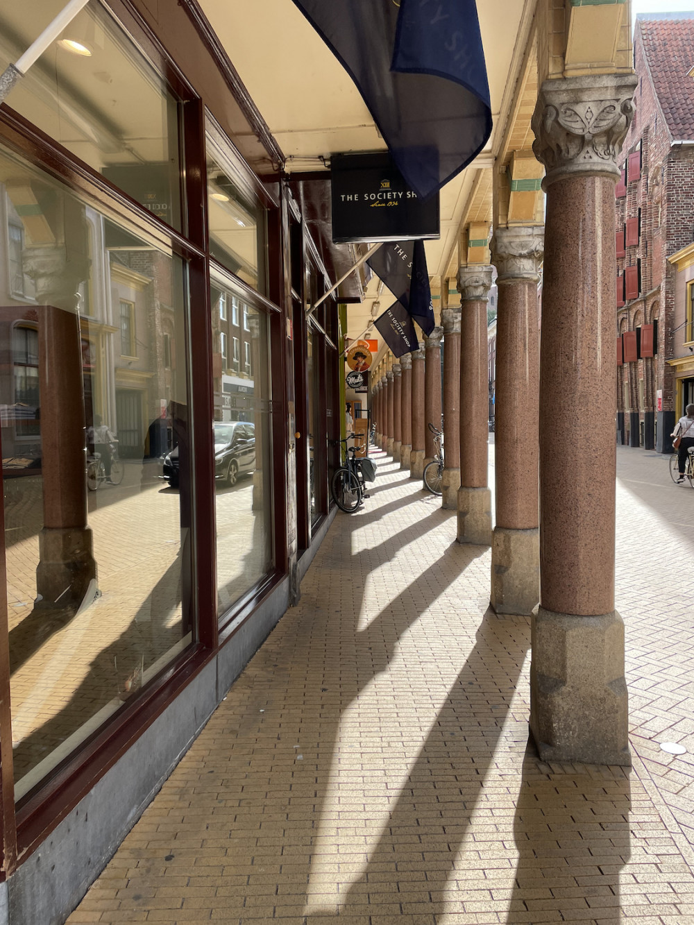 Winkelgalerij met bovenwoningen